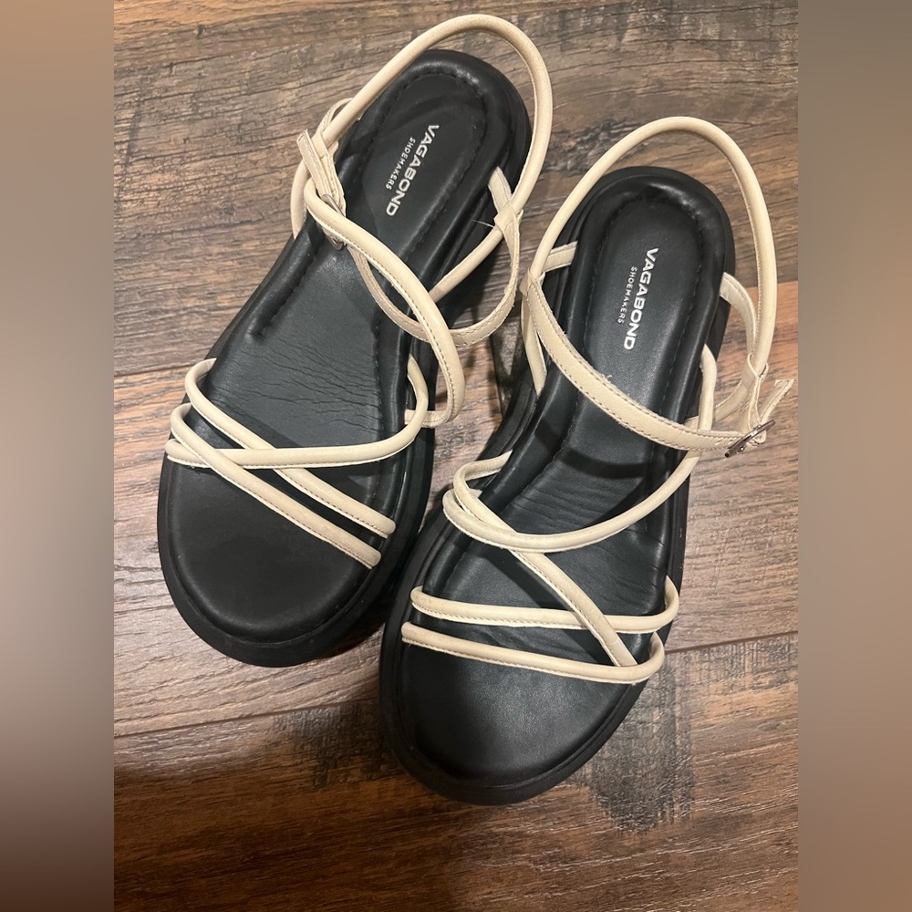Vagabond Women's Strappy Black and Cream Sandals / Women EU 38 / US 8